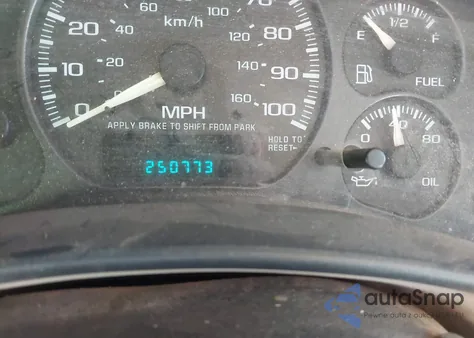 2001 Chevrolet Suburban 1500 z USA, uszkodzony, nr VIN 3GNEC16T91G185321